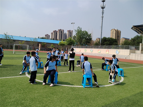 搶凳子游戲.jpg 搶凳子游戲.jpg